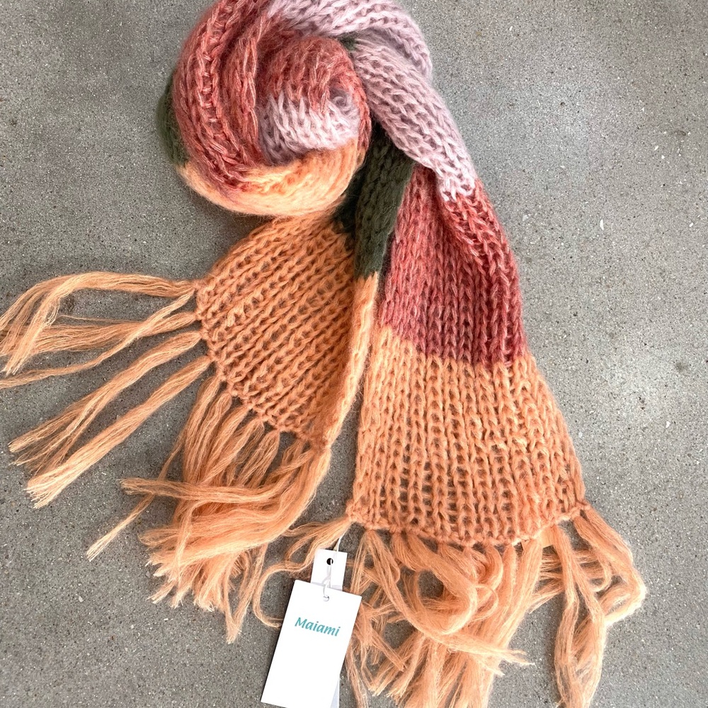 NWT Maiami Berlin hand knit mohair scarf